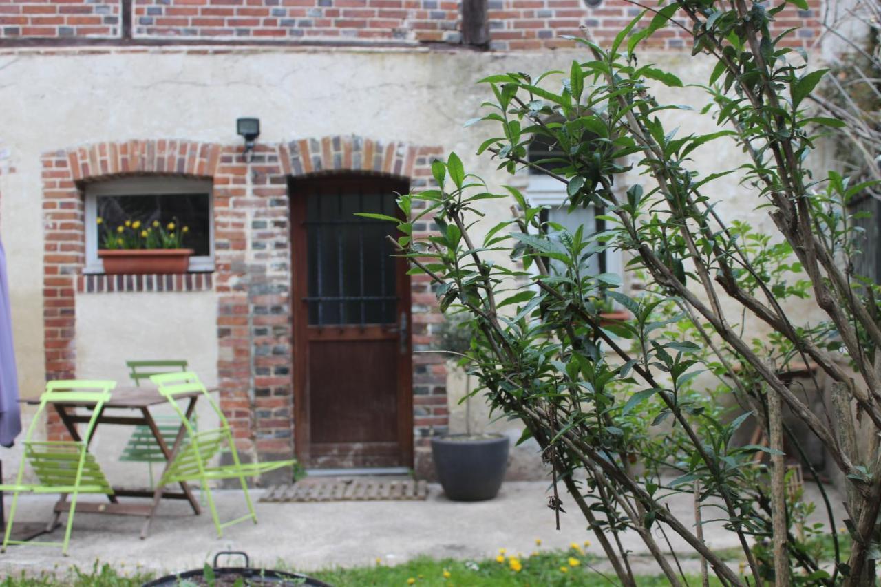 Il Etait Une Fois Un Jardin Saint-Fargeau  Eksteriør bilde